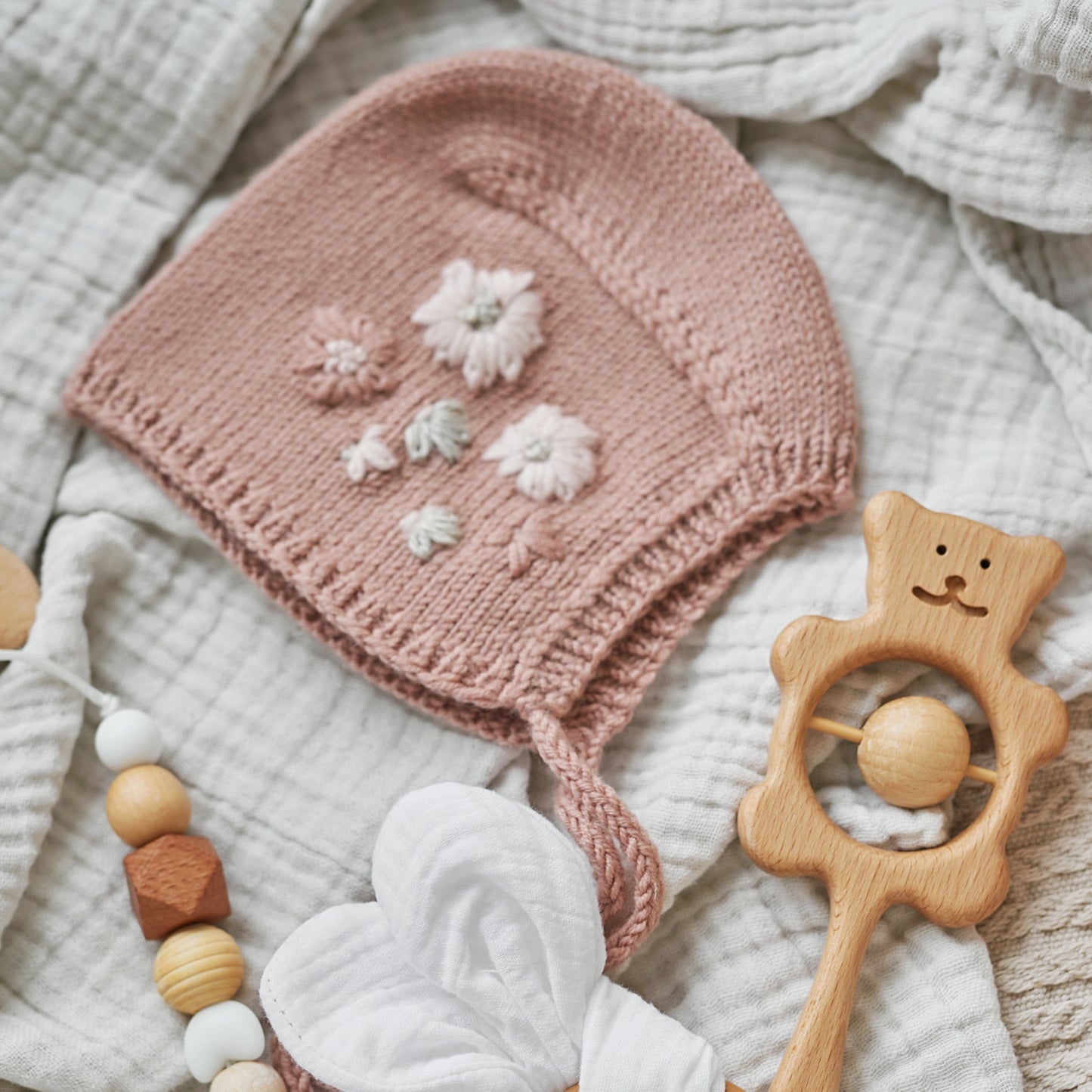 Bonnet avec anneau en bois
